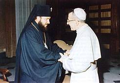 Johannes-Paulus I met de Russische metropoliet Nikodim die enkele momenten later sterft in de armen van de paus